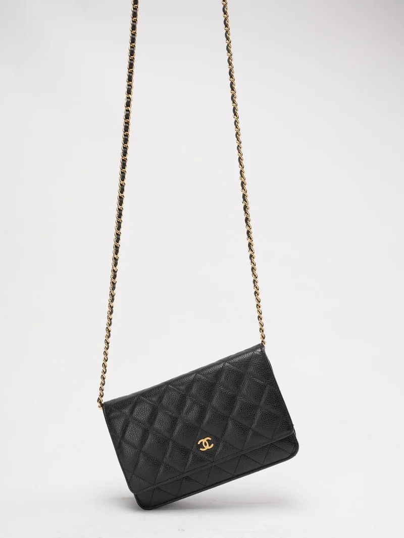 Chanel Schwarze klassische Brieftasche mit Kette (WOC) Caviar 2014