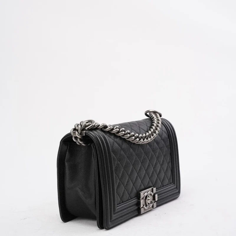 Chanel Boy Medium Schwarze Klapptasche Gestepptes Caviar-Leder 2017