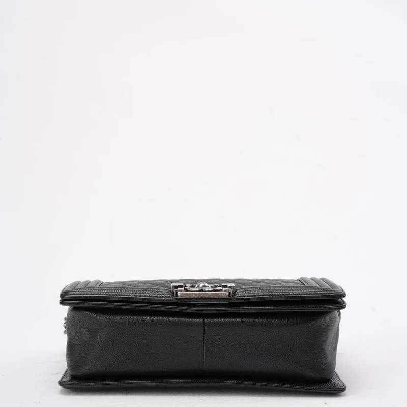Chanel Boy Medium Schwarze Klapptasche Gestepptes Caviar-Leder 2017