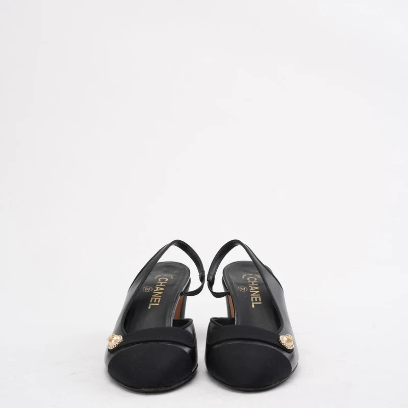 Chanel Slingback-Pumps aus schwarzem Wildleder und Leder mit CC-Logo, Größe 39C