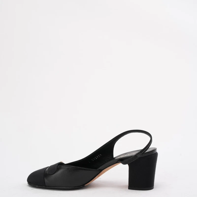 Chanel Slingback-Pumps aus schwarzem Wildleder und Leder mit CC-Logo, Größe 39C