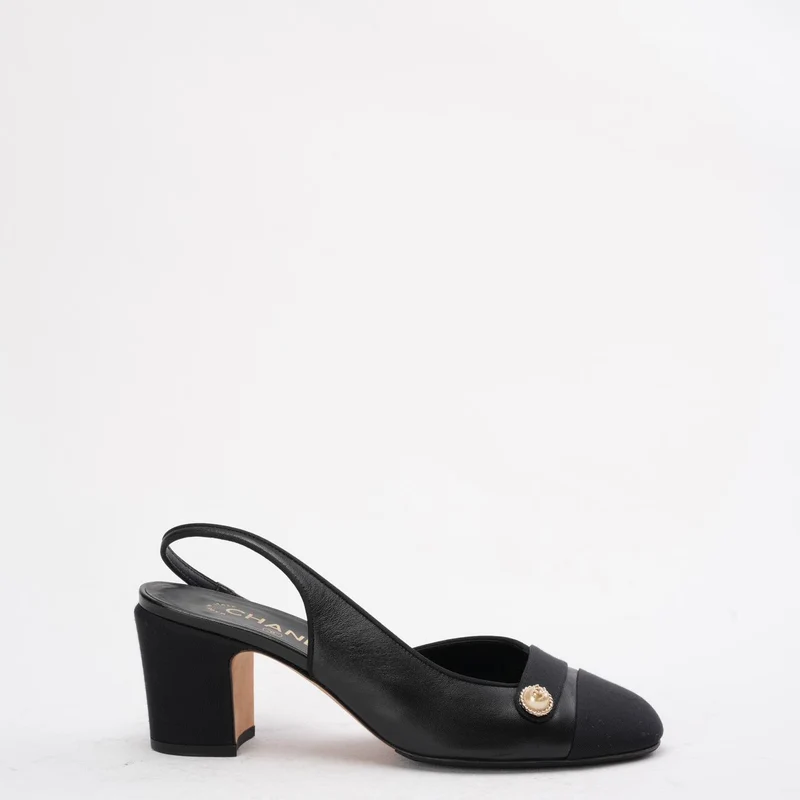 Chanel Slingback-Pumps aus schwarzem Wildleder und Leder mit CC-Logo, Größe 39C