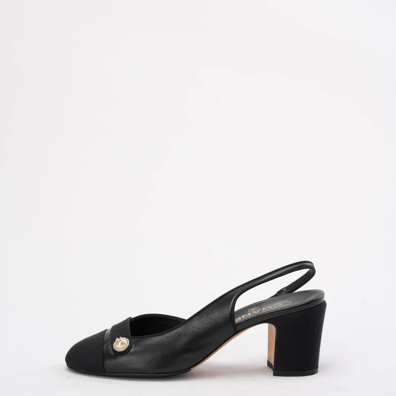 Chanel Slingback-Pumps aus schwarzem Wildleder und Leder mit CC-Logo, Größe 39C