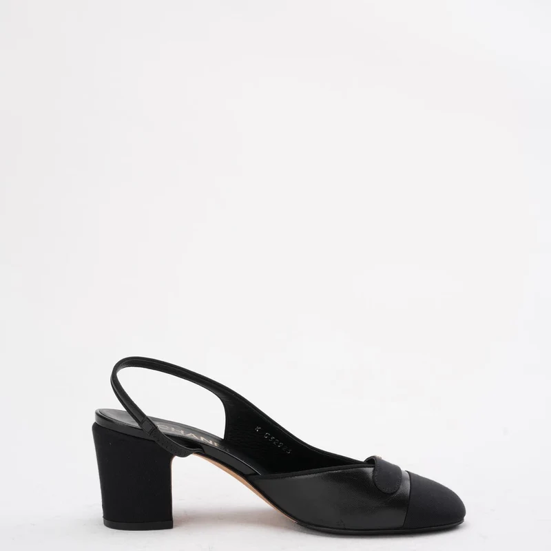 Chanel Slingback-Pumps aus schwarzem Wildleder und Leder mit CC-Logo, Größe 39C