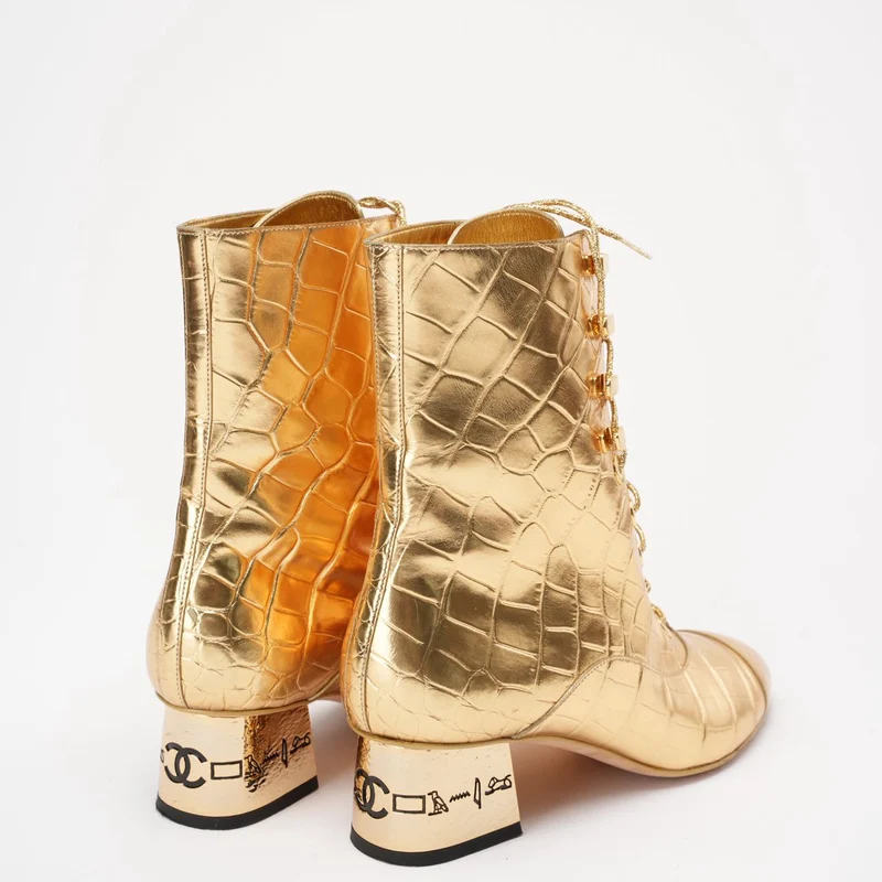 Chanel Leder-Stiefeletten in Gold 37.5