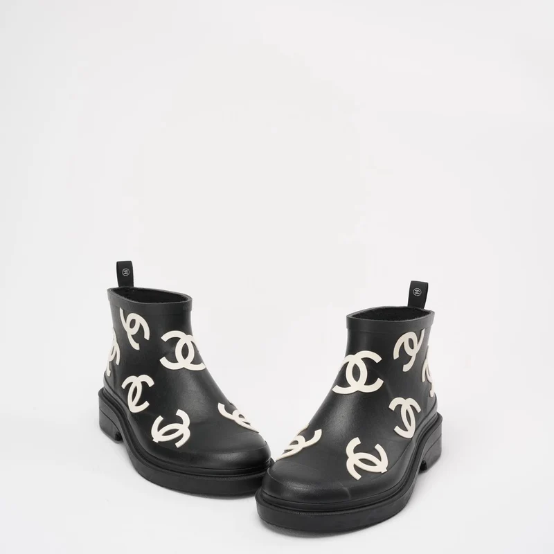 Chanel Schwarz / Weiß CC Kautschuk Regenstiefel Gummi 39