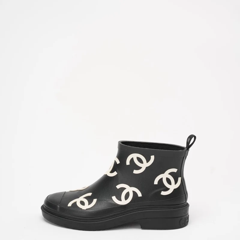 Chanel Schwarz / Weiß CC Kautschuk Regenstiefel Gummi 39
