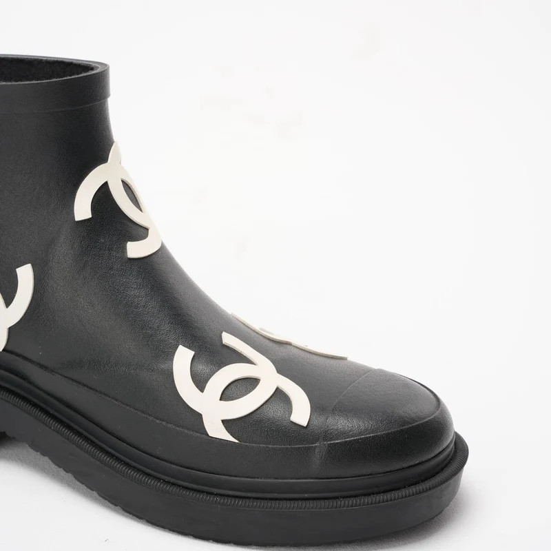 Chanel Schwarz / Weiß CC Kautschuk Regenstiefel Gummi 39
