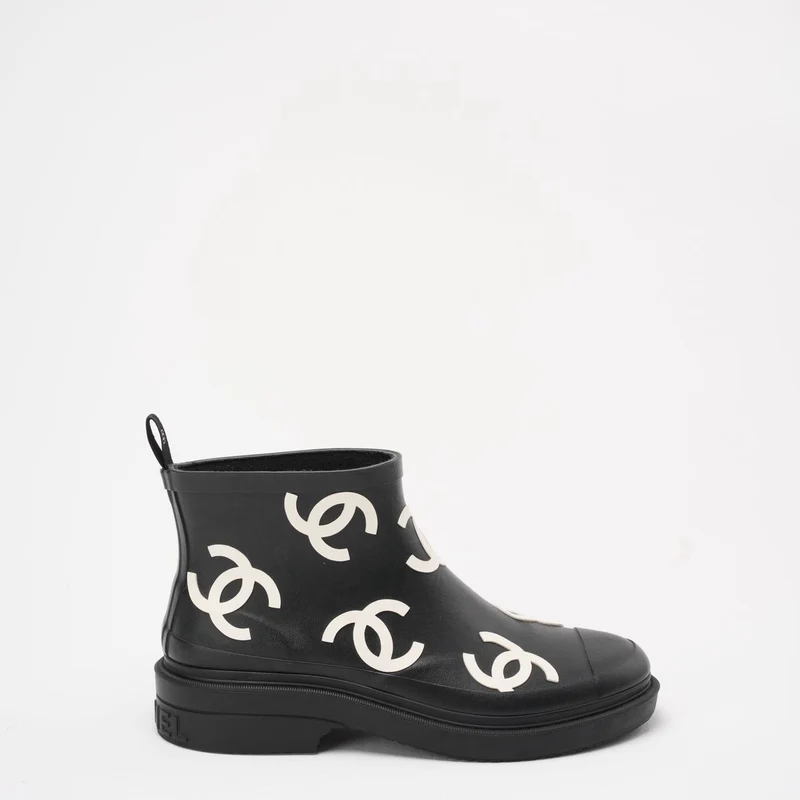 Chanel Schwarz / Weiß CC Kautschuk Regenstiefel Gummi 39