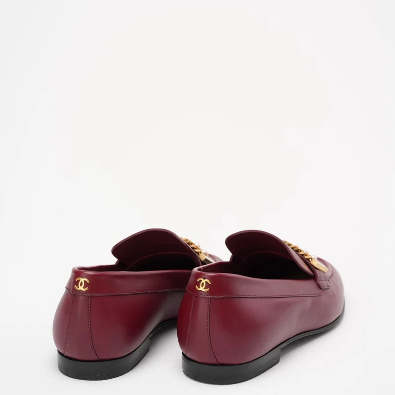 Chanel Burgunderrote Loafer mit ineinandergreifendem CC-Logo, Größe 37