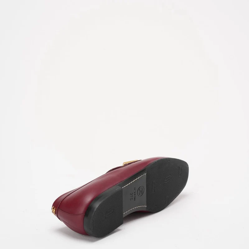 Chanel Burgunderrote Loafer mit ineinandergreifendem CC-Logo, Größe 37