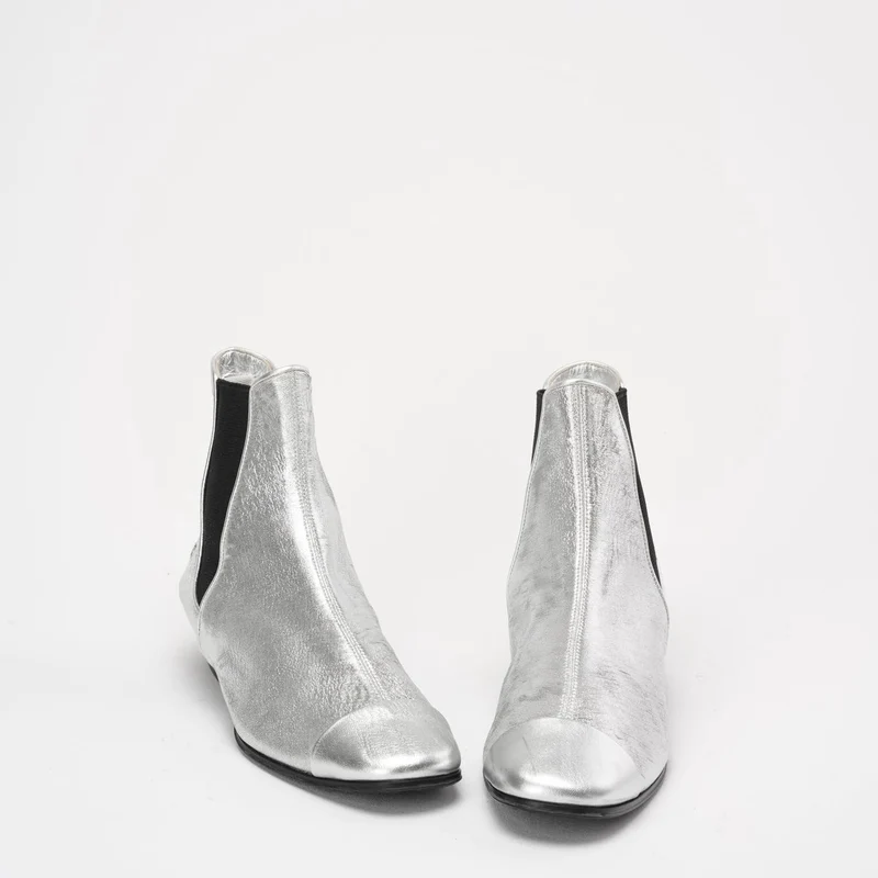 Chanel Silver Fantasy laminierte Cap Toe Stiefeletten 38.5