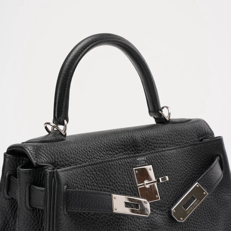 Hermès Schwarzes Kelly 28 P Quadratisches Togo-Leder Palladium