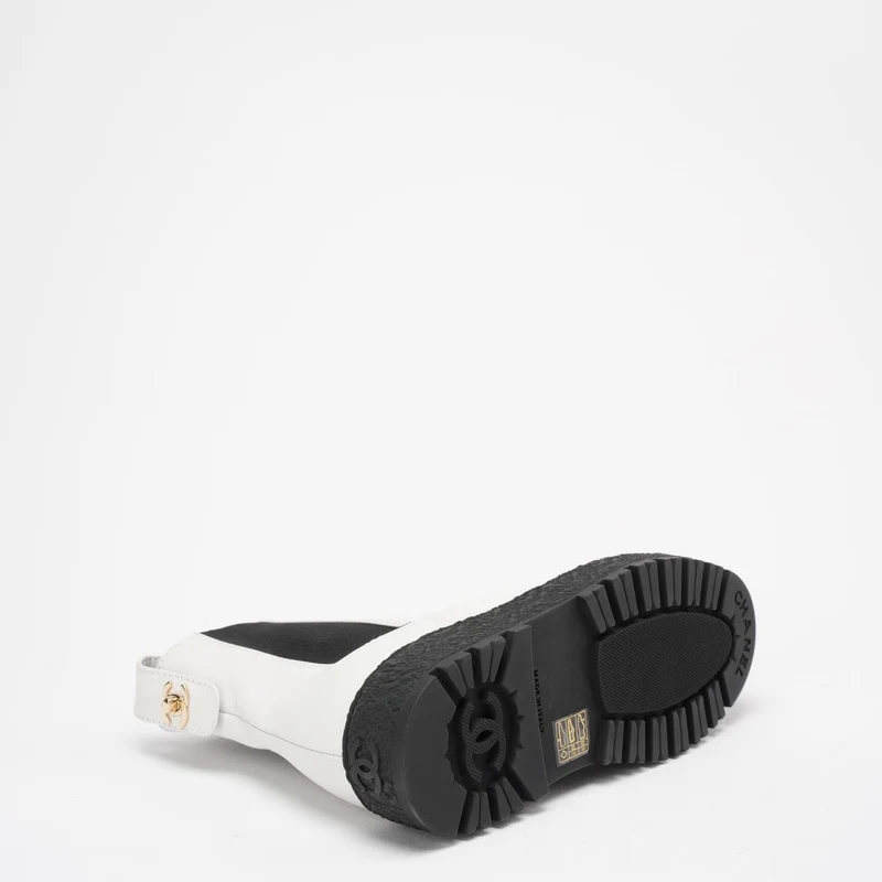 Chanel Schwarz/Weiß Kalbsleder Cap Toe CC Stiefeletten 39