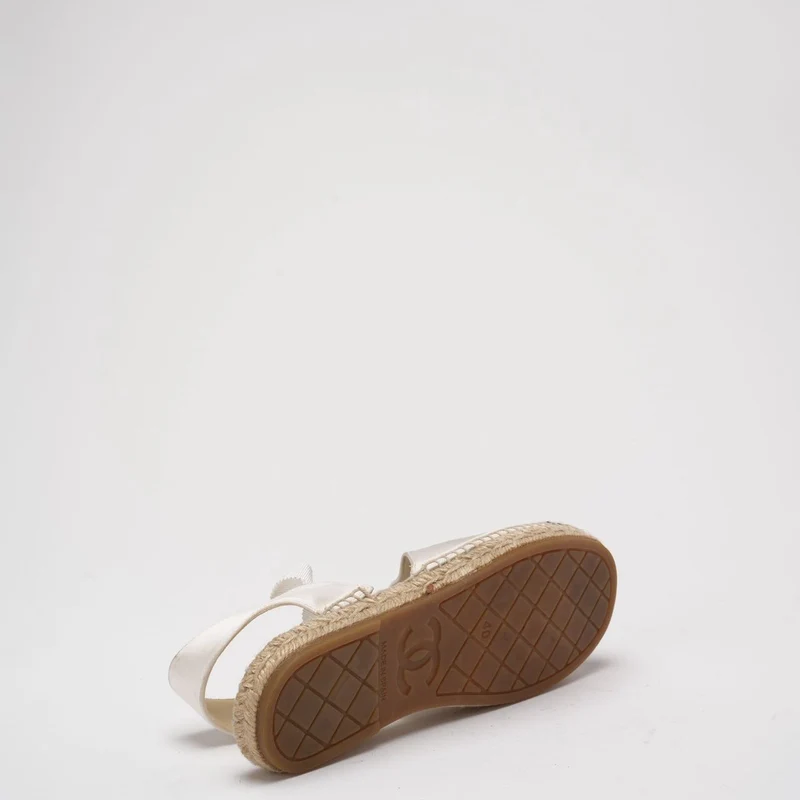 Chanel CC-Espadrille mit Kappe aus Lammleder in Weiß/Schwarz, Größe 40