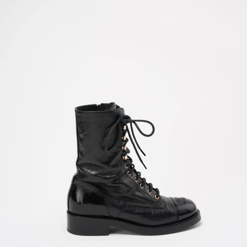 Chanel – Schwarze Kampfstiefel aus Kalbsleder mit Schnürung, Größe 39