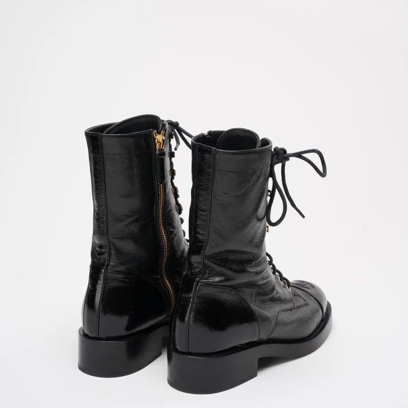 Chanel – Schwarze Kampfstiefel aus Kalbsleder mit Schnürung, Größe 39