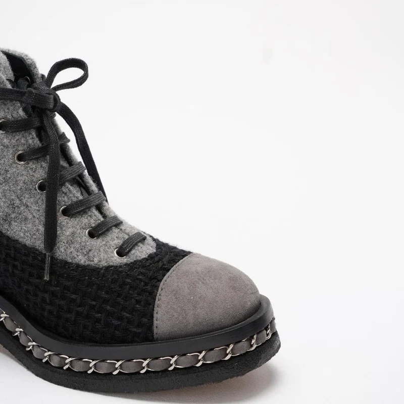 Chanel Schwarz/Grau Tweed Wildleder Kettenstiefeletten 37