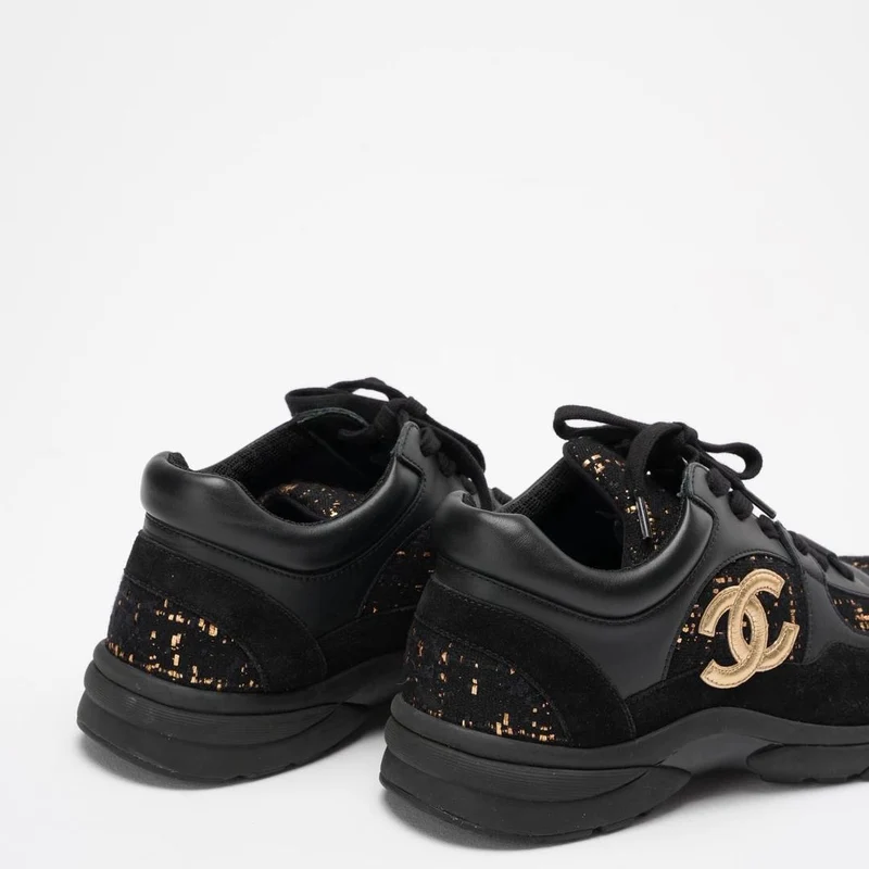 Chanel – Schwarze Schnür-Sneaker aus Leder und Wildleder, 39 ½