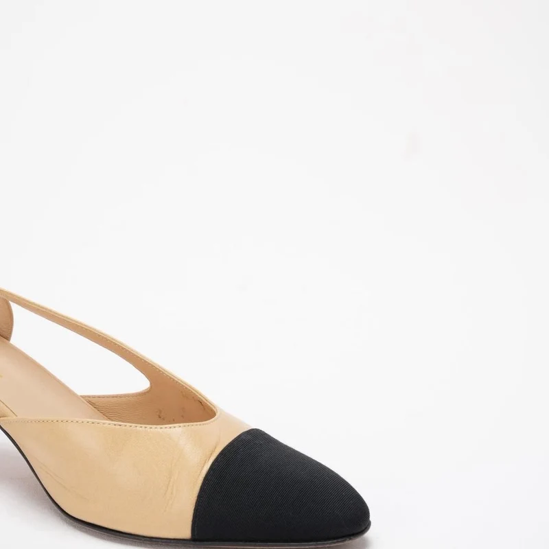 Chanel Schwarz/Beige Cap Toe Slingback 39.5