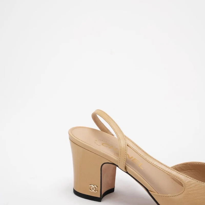 Chanel Schwarz/Beige Cap Toe Slingback 39.5
