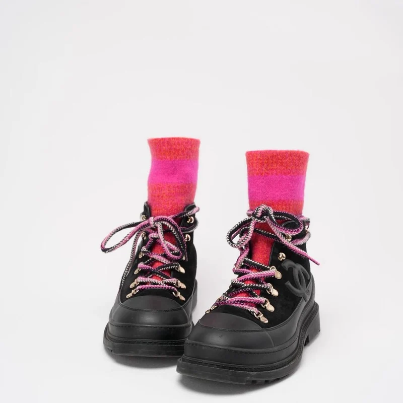 Chanel Pink/Schwarze Schneestiefel mit dicker Sohle, 38 ½