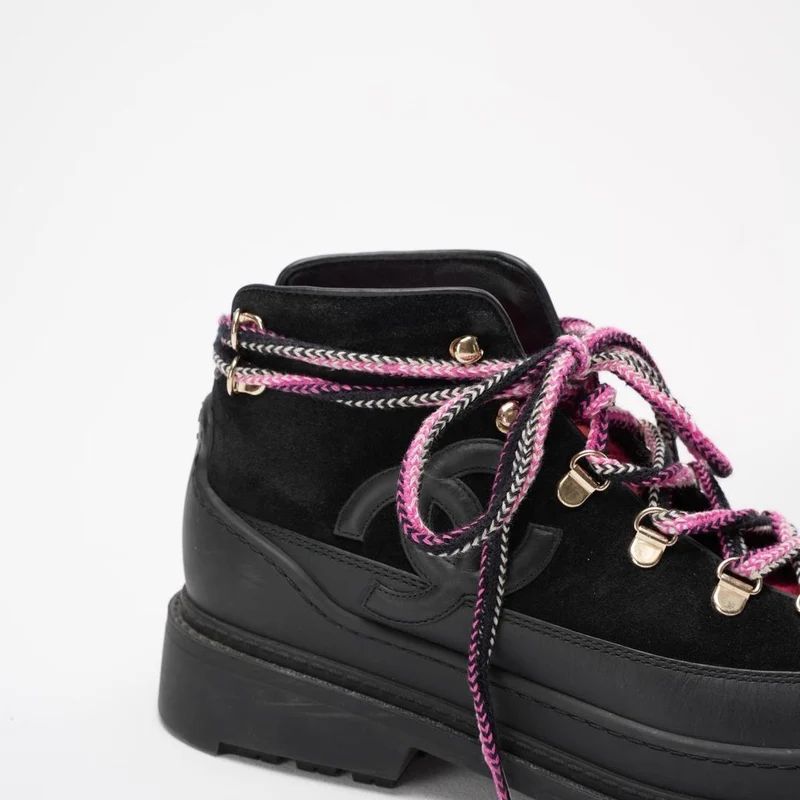 Chanel Pink/Schwarze Schneestiefel mit dicker Sohle, 38 ½