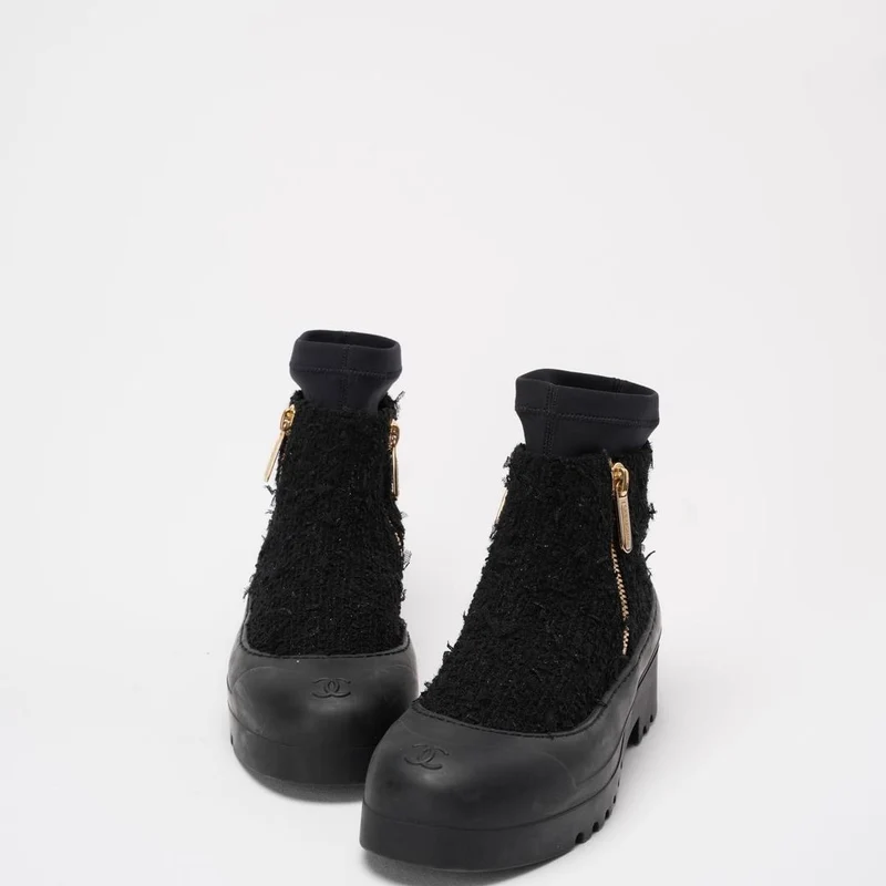 Chanel Schwarze Tweed-Gummi-CC-Kurzstiefel, Größe 40