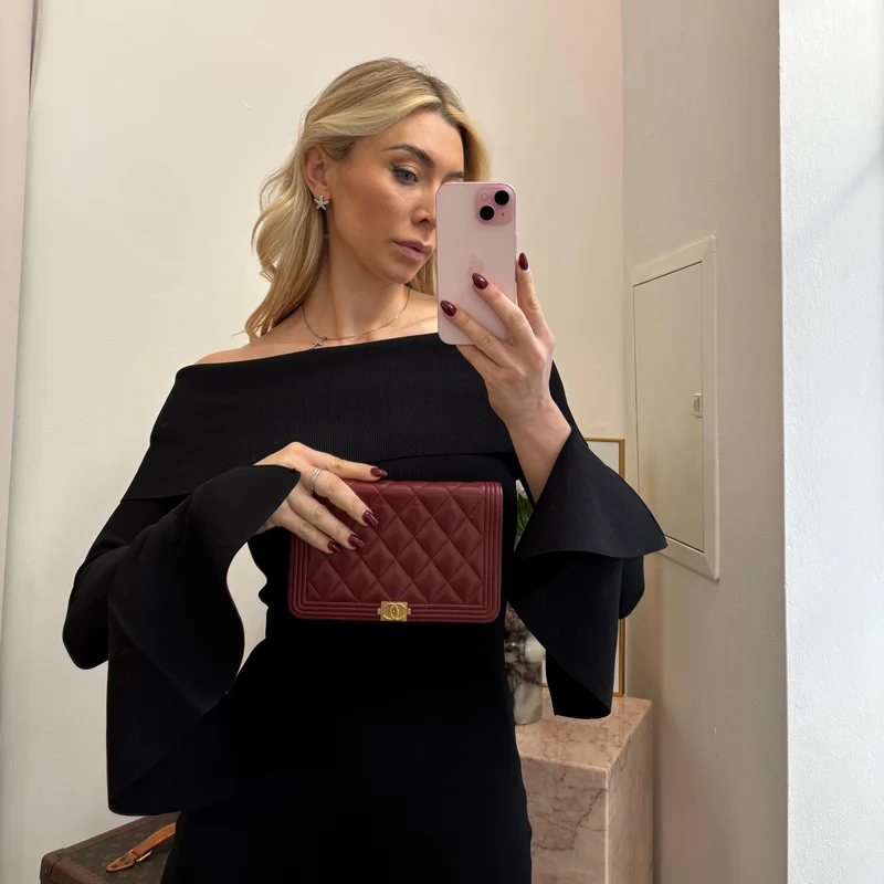 Chanel Burgunderrote Boy-Geldbörse auf Kettentasche aus Lammleder 2017