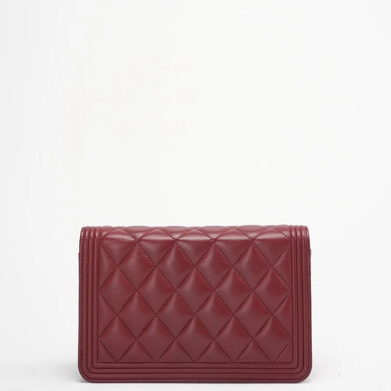 Chanel Burgunderrote Boy-Geldbörse auf Kettentasche aus Lammleder 2017