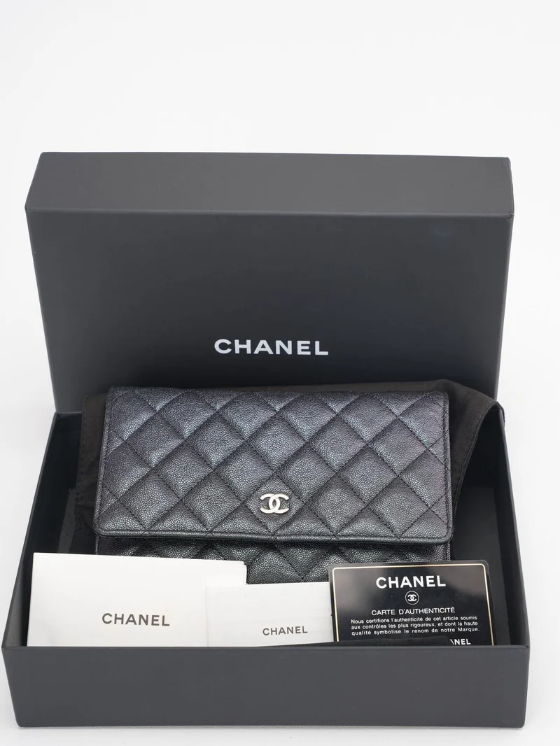 Chanel Black Caviar Wallet an der Kette (WOC) Goldbeschläge
