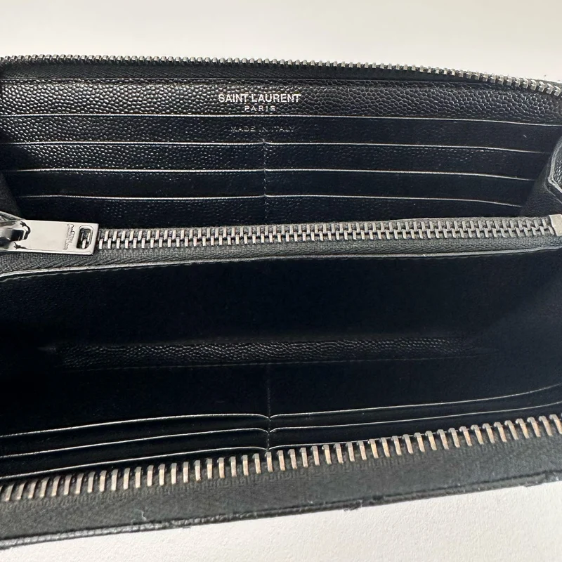 Saint Laurent – ​​Schwarzes, kontinentales Portemonnaie aus Leder mit Chevron-Muster
