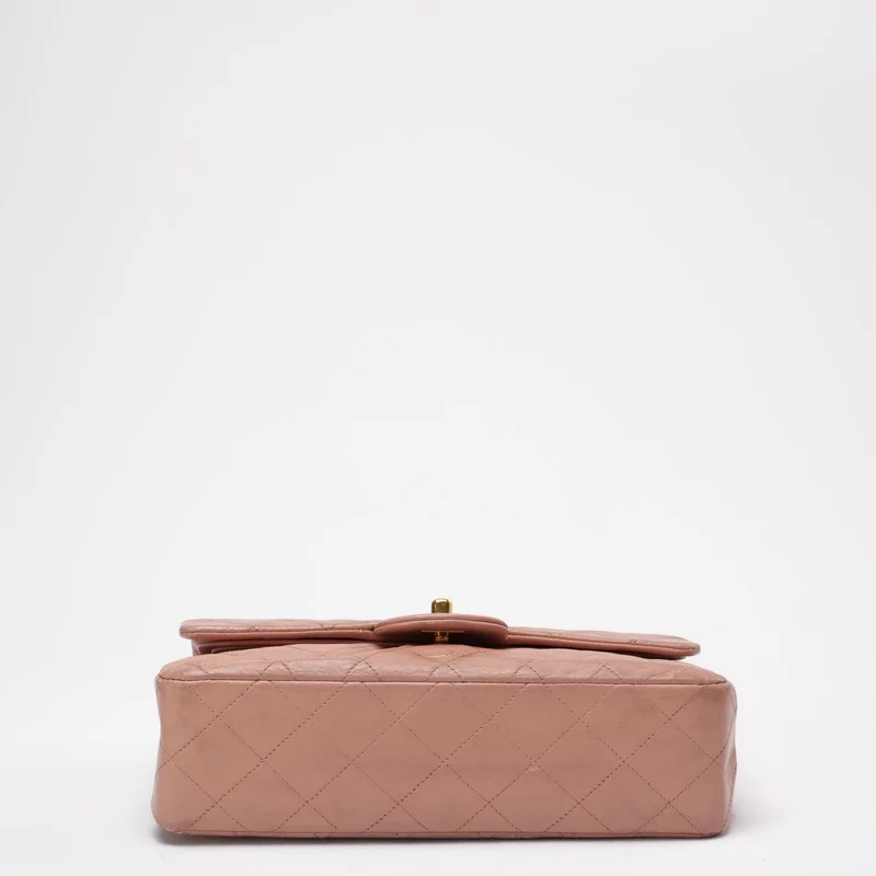 Chanel Vintage – Kleine klassische Flap-Tasche aus rosa Lammleder