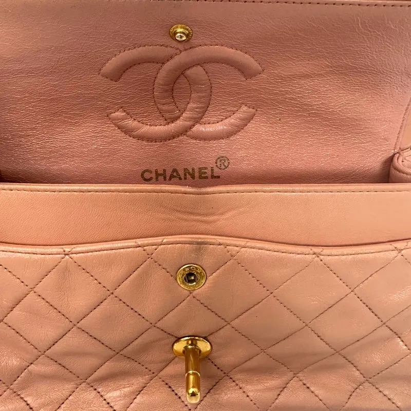 Chanel Vintage – Kleine klassische Flap-Tasche aus rosa Lammleder