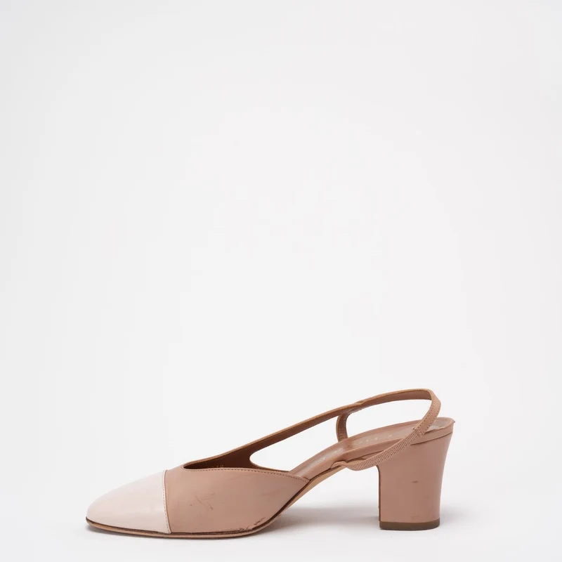 Chanel Beige / Creme Leder CC Cap-Toe Slingback Pumps Größe 39