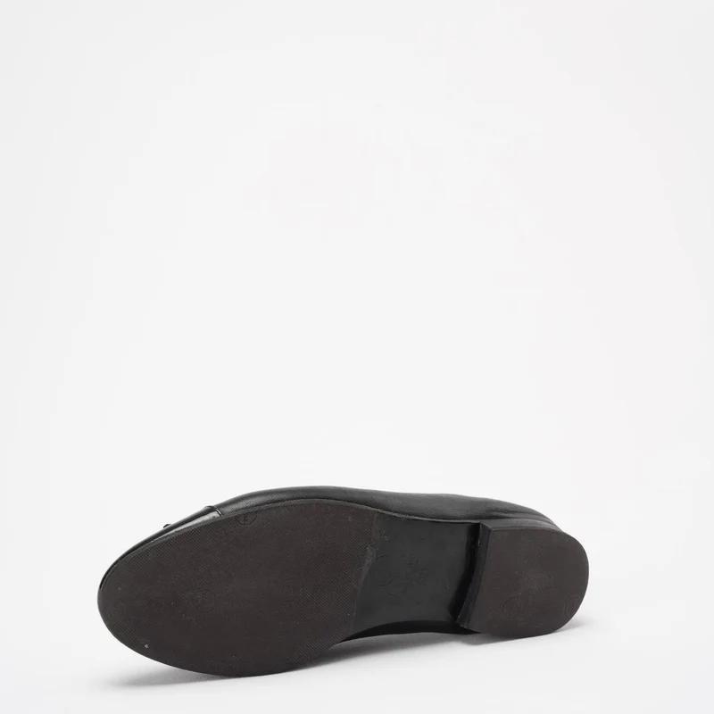 Chanel Ballerinas aus schwarzem Leder und Lackleder mit CC-Cap-Toe-Schleife, Größe 38 ½
