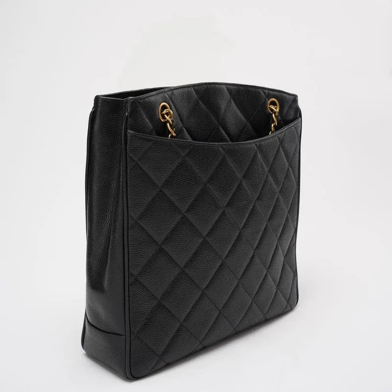 Chanel Vintage 1994 - 1996 Schwarze Kaviar-Schultertasche mit goldenen Beschlägen