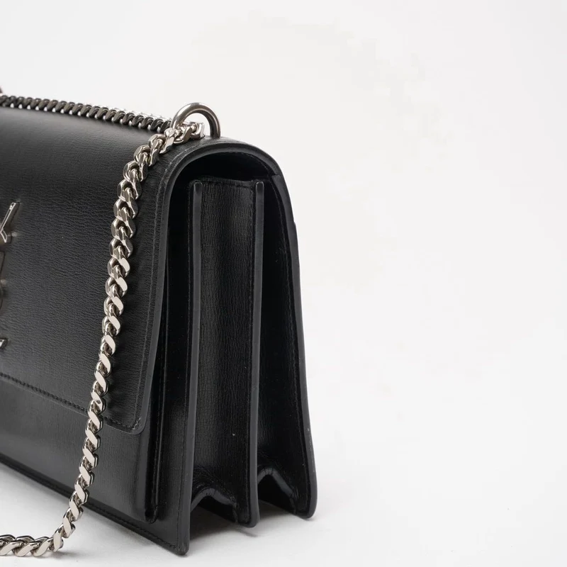 Saint Laurent Schwarzes Kalbsleder Mittleres Monogramm Sonnenuntergang