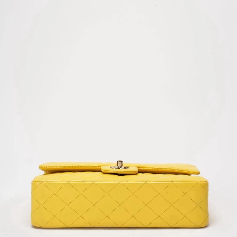 Chanel Gelbes Lammleder Gesteppt Mittlere Doppelklappe Gold Hardware