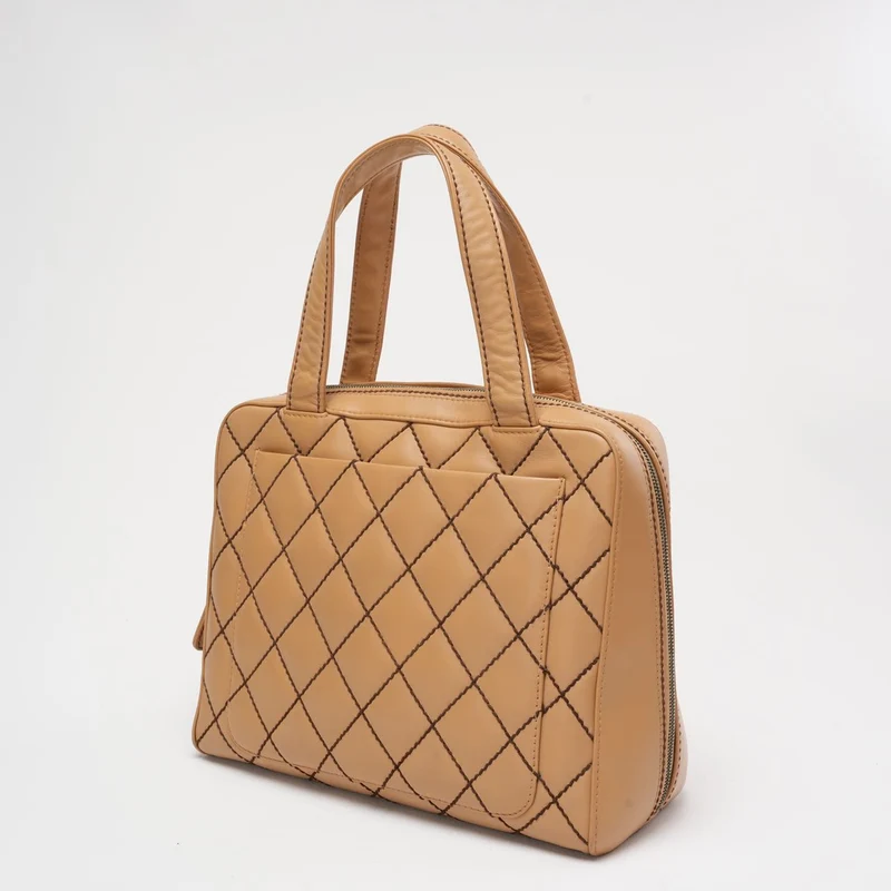 Chanel Kontrast Bowler Handtasche Beige