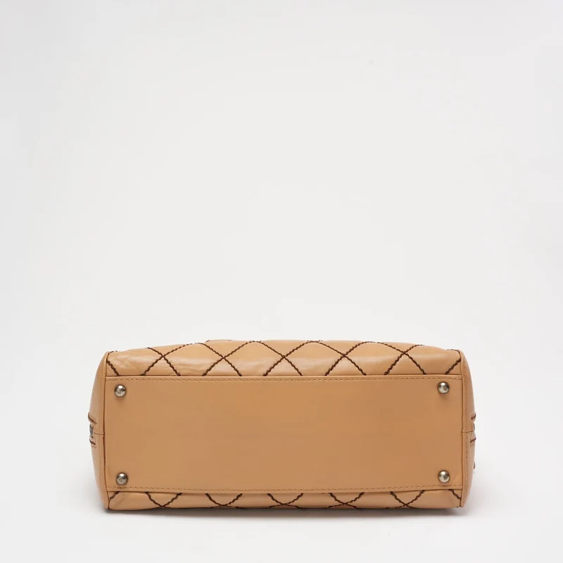 Chanel Kontrast Bowler Handtasche Beige