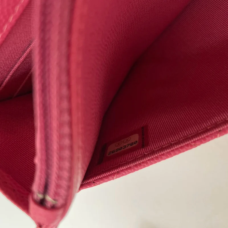 Chanel Timeless Wallet mit Kette, Hot Pink Caviar Leder