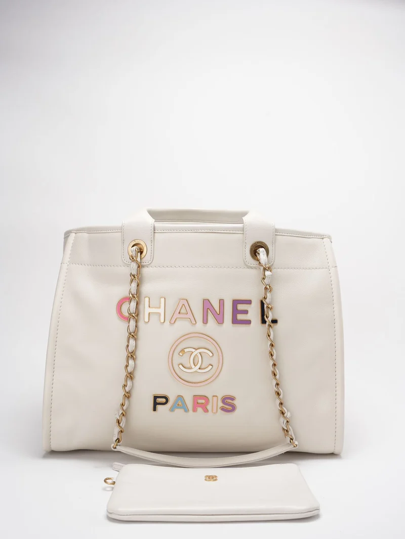 Chanel Deauville Tragetasche mit Beutel, Emaille, Weiß, Mehrfarbig (Limitierte Ausgabe Frühjahr/Sommer 2022)