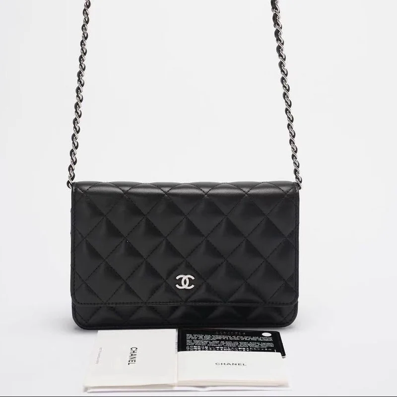 Chanel Wallet on Chain (WOC) Schwarze Umhängetasche aus Lammleder mit silbernen Beschlägen, 2017