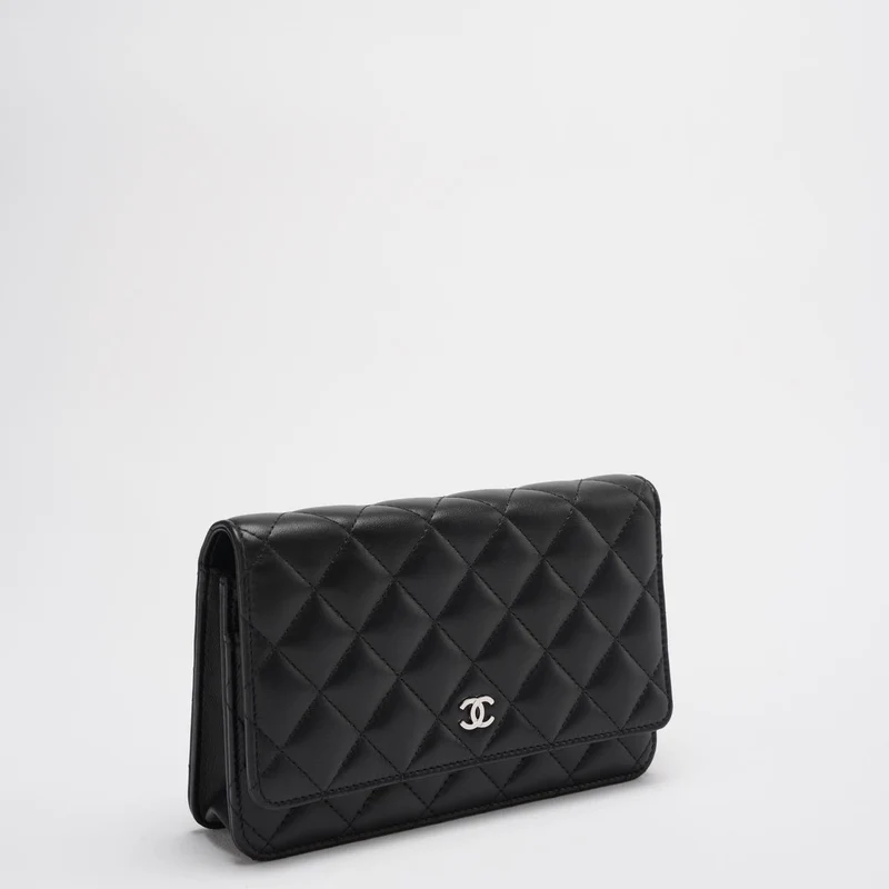 Chanel Wallet on Chain (WOC) Schwarze Umhängetasche aus Lammleder mit silbernen Beschlägen, 2017