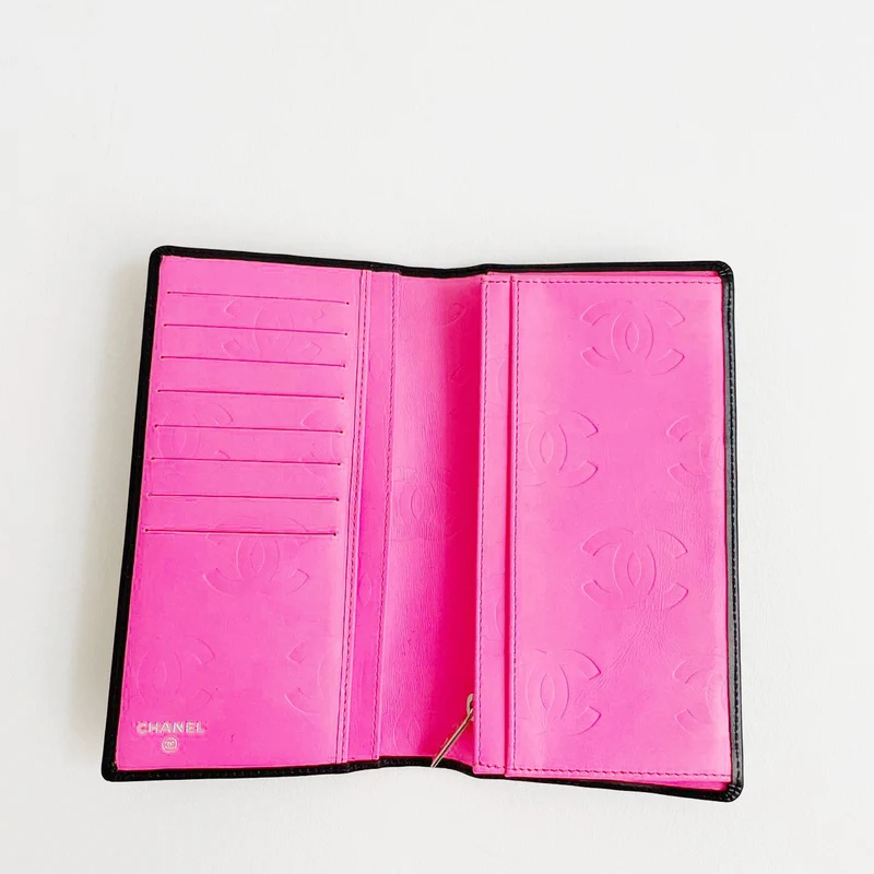 Chanel Cambon Wallet Klassisches schwarz-weißes Portemonnaie aus gestepptem Kalbsleder mit rosa Innenausstattung