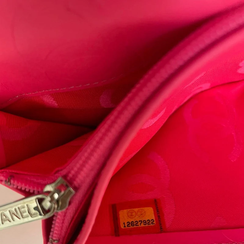 Chanel Cambon Wallet Klassisches schwarz-weißes Portemonnaie aus gestepptem Kalbsleder mit rosa Innenausstattung