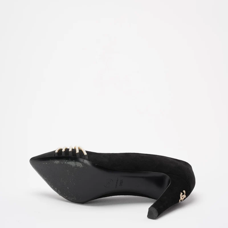 Chanel Pumps aus schwarzem Wildleder mit Perlen-Ripsband, Größe 38½