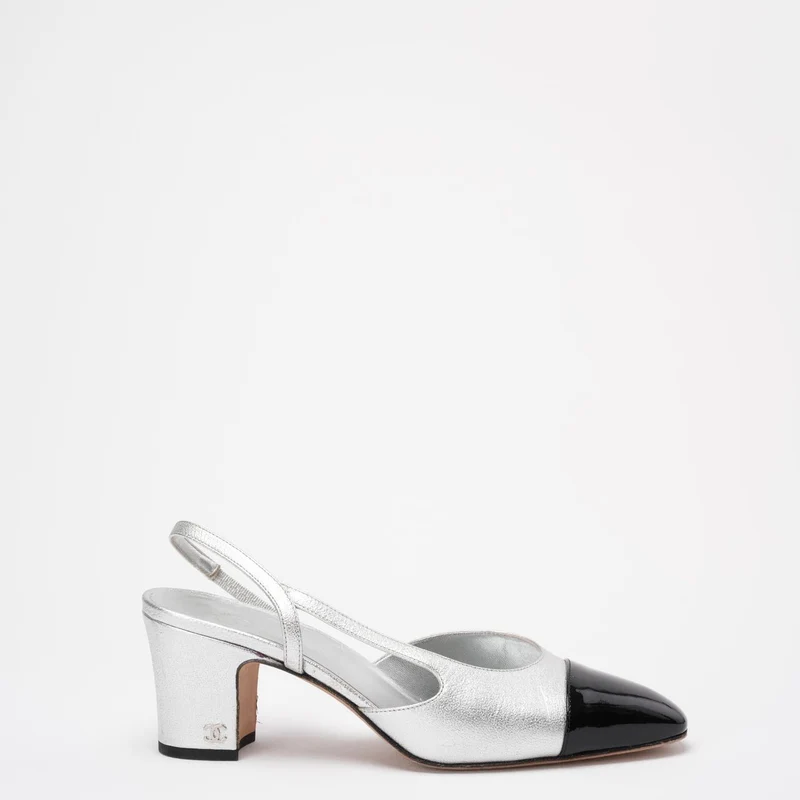 Chanel Silber / Schwarz Leder und Lack Cap Toe CC D'osray Slingback Sandalen Größe 38