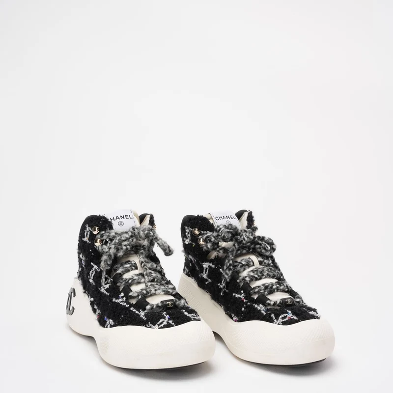 Chanel Black Tweed CC High Top Snow Sneakers Größe 39 ½